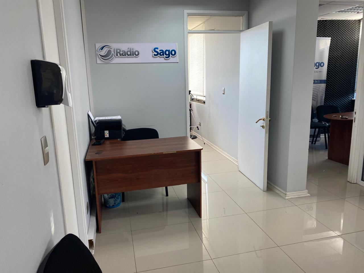 ARRIENDO OFICINA 57 M2 /  4 PRIVADOS/ 2 BAÑOS CENTRO DE PTO. MONTT